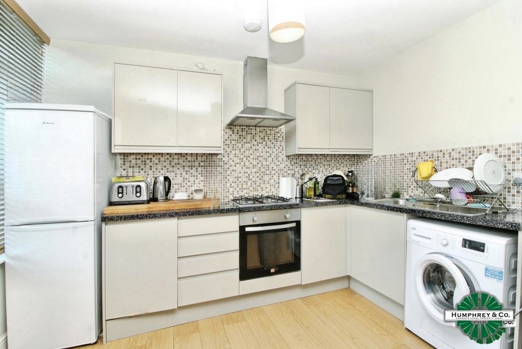 Property photo 3 of 6 Pbox-Img.Jpg