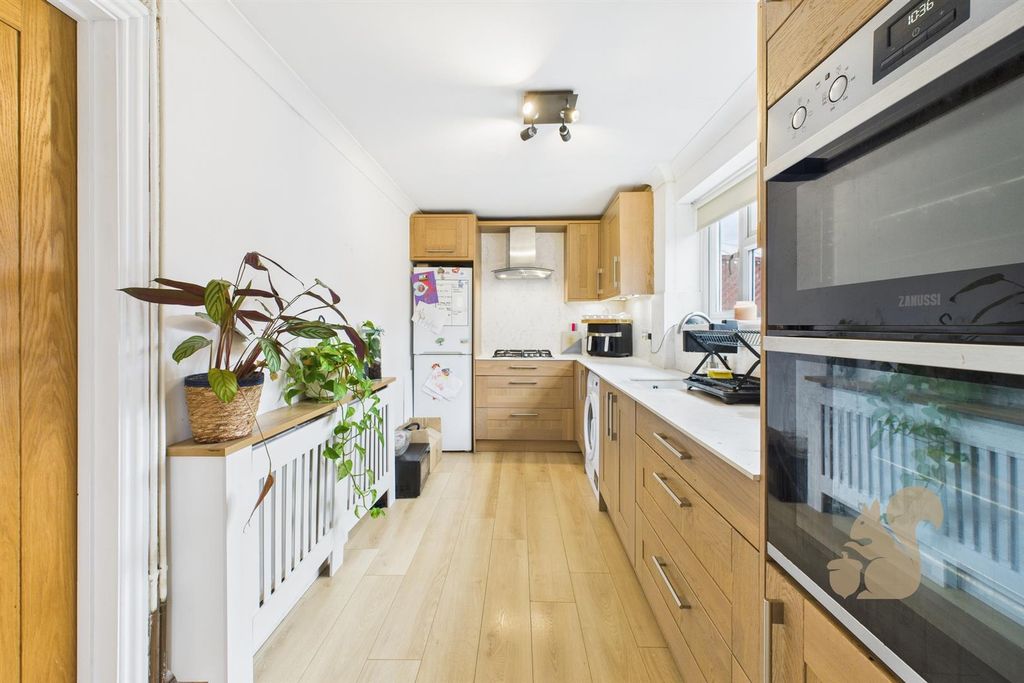 Property photo 2 of 14 Kitchen