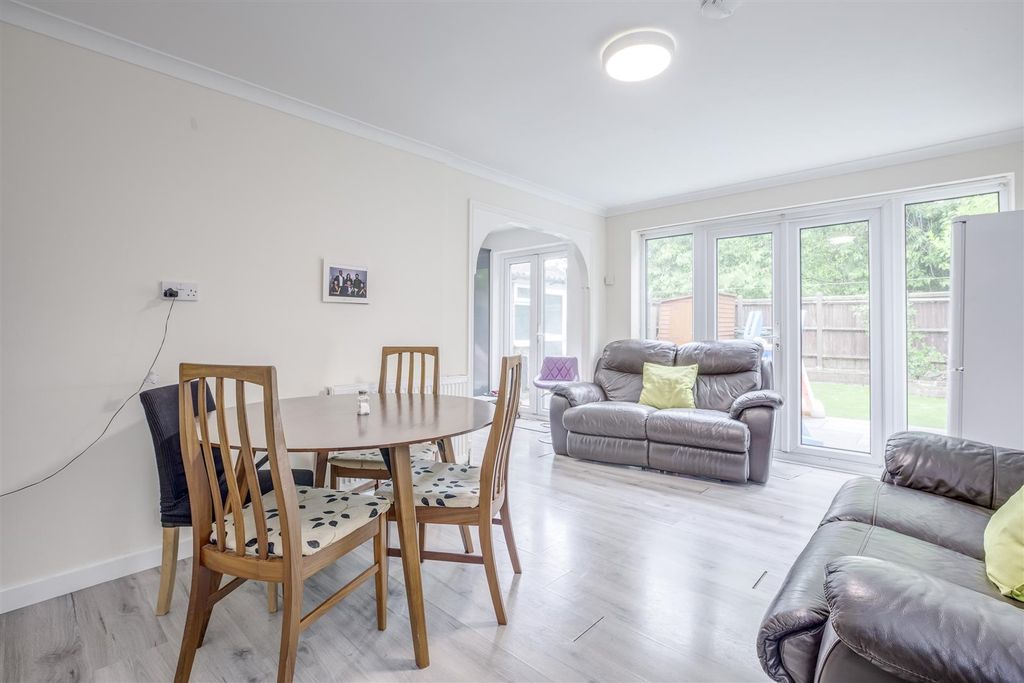 4 bed shared accommodation to rentRedman Road, High Wycombe HP12 photo 4