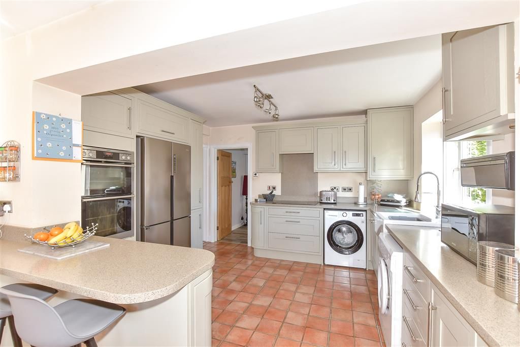 Property photo 2 of 11 Kitchen