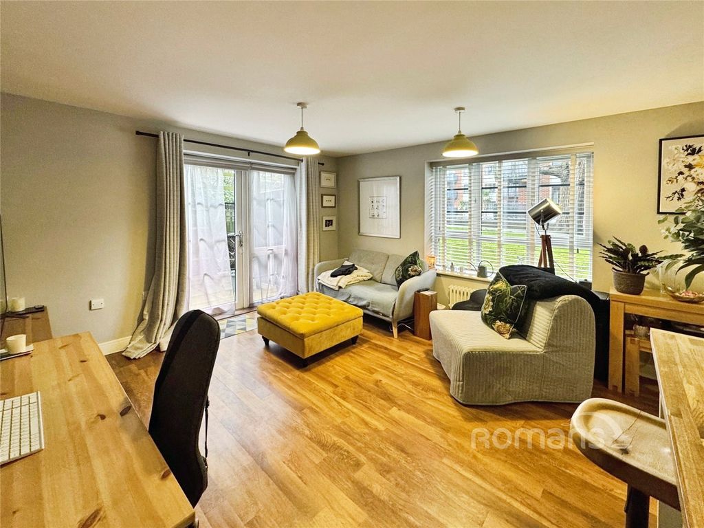 Property photo 3 of 12 Picture No. 05