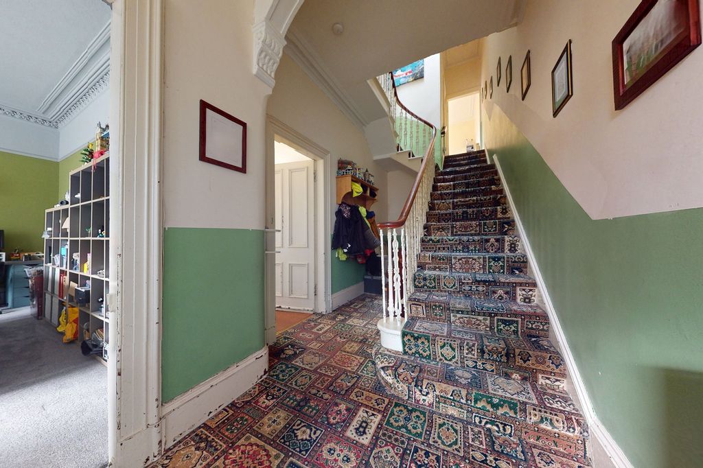 Property photo 2 of 23 Office 3