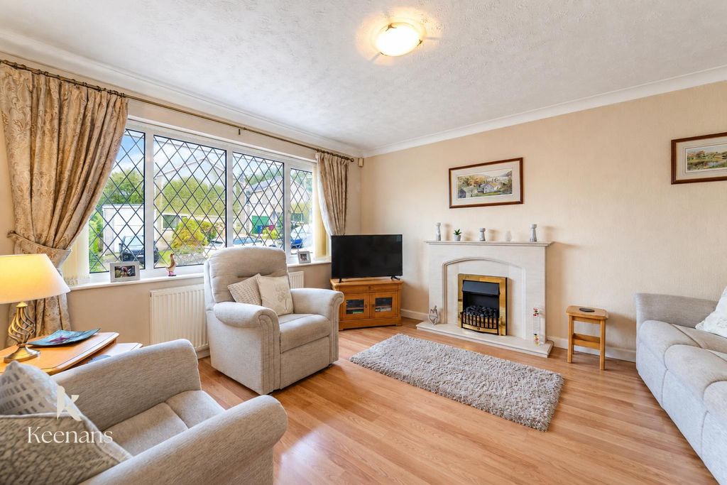 Property photo 2 of 33