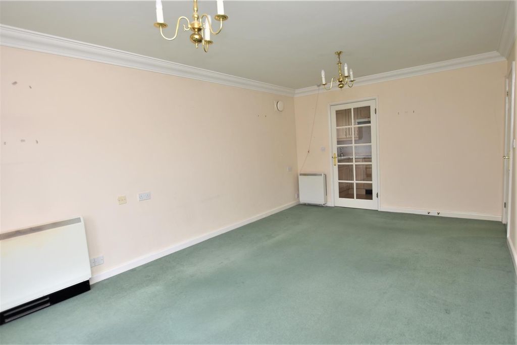 Property photo 2 of 21 Lounge