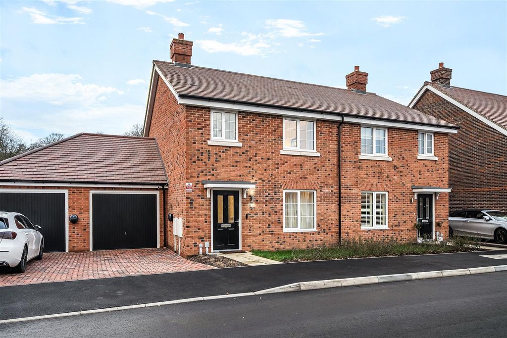 Property photo 1 of 19 1-6964Ef8B07166-1396318-18-69612Bc1Bba51-1.Jpg