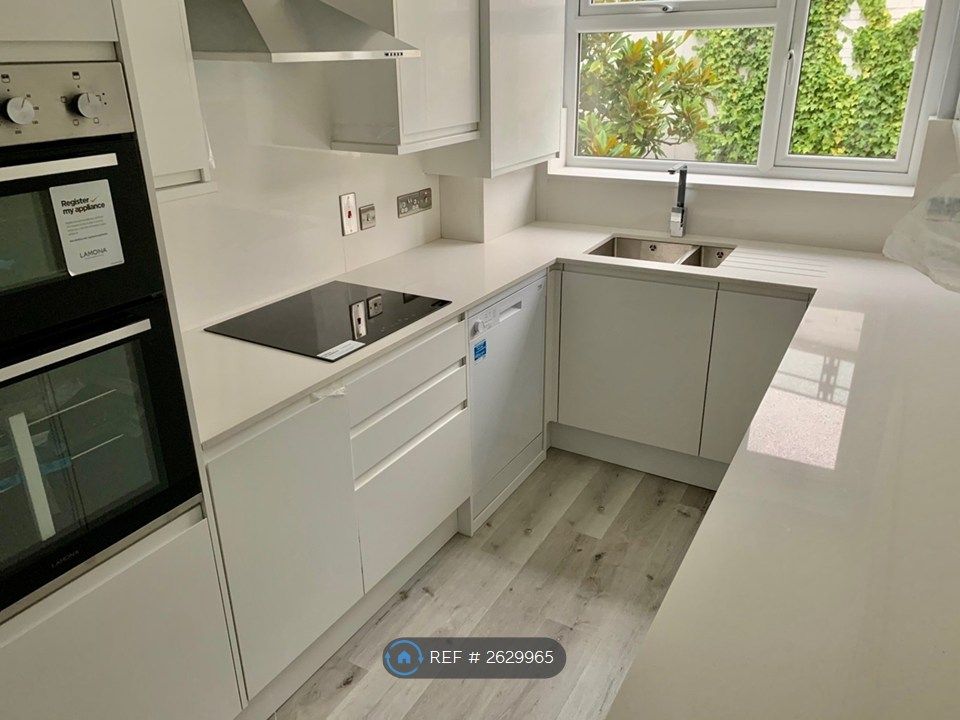 Property photo 3 of 10 Kitchen