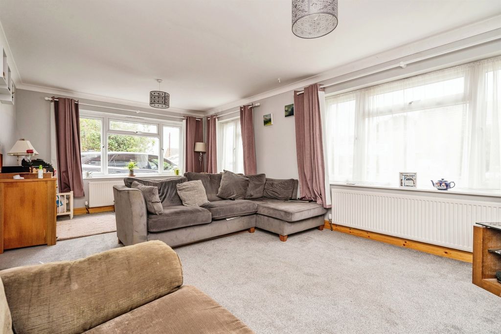 Property photo 2 of 17