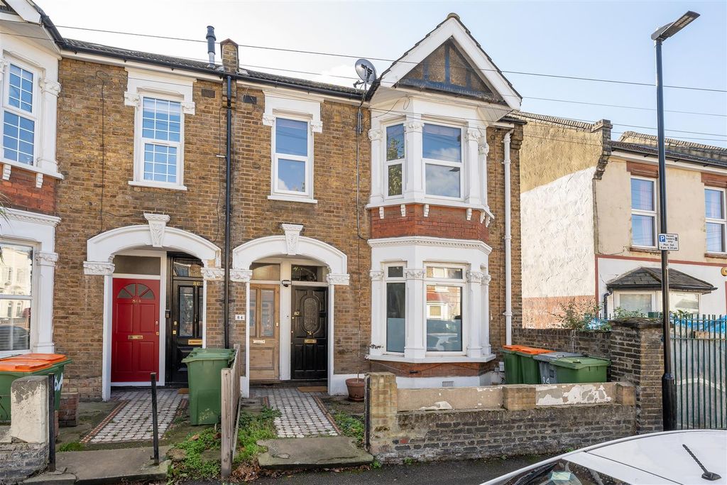 Property photo 1 of 22 Neville Road, E7