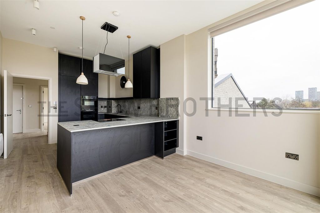 Property photo 3 of 20