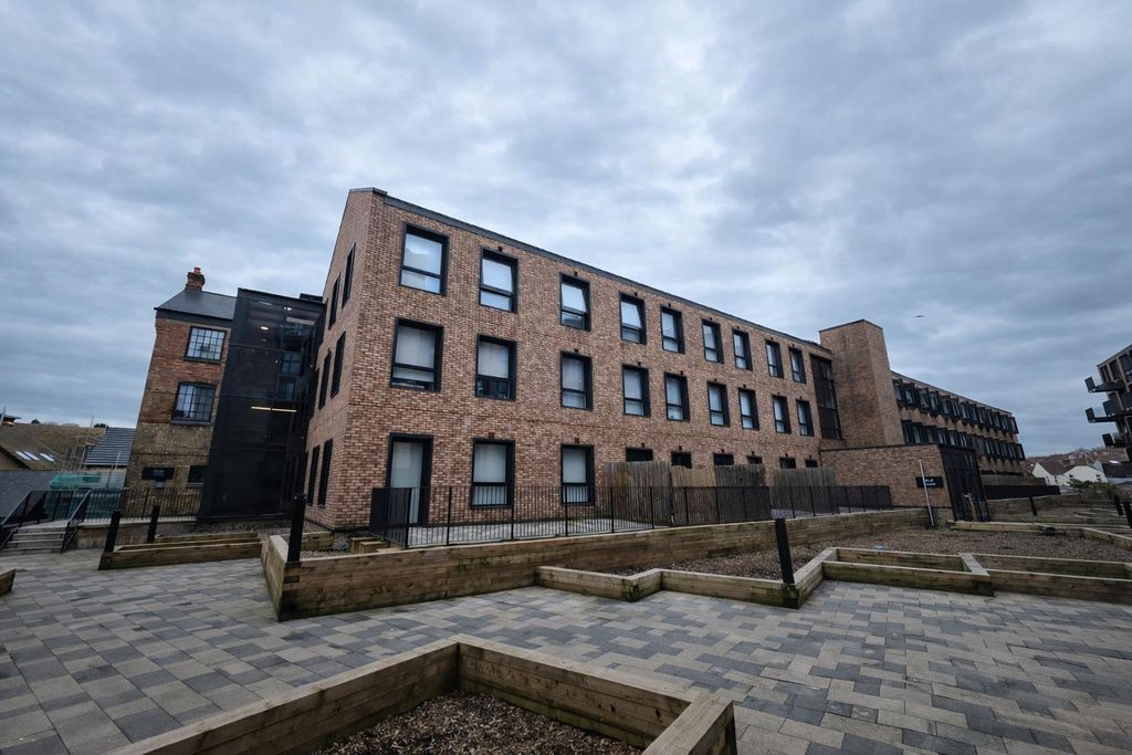 Property photo 1 of 7 Exterior