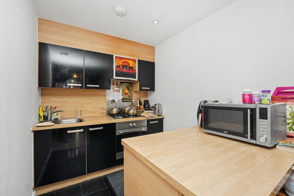 Property photo 2 of 18 Kitchen