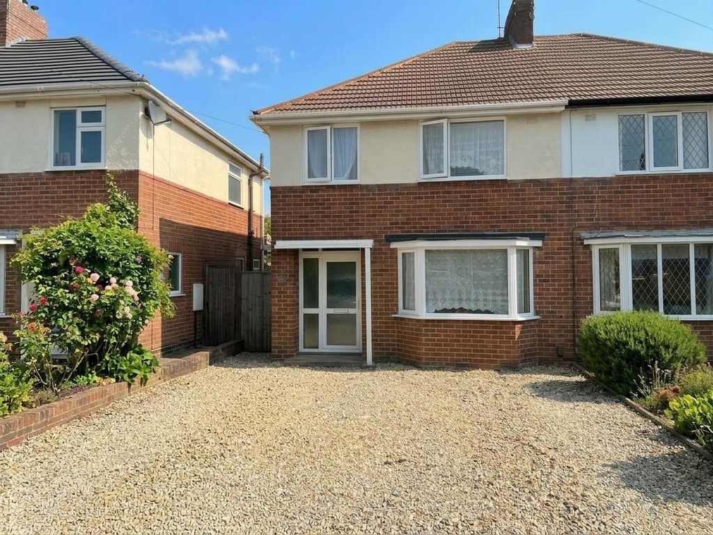 Property photo 1 of 8 Hollydene Crescent, Earl Shilton