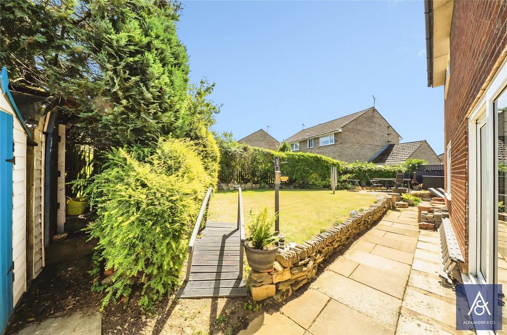 Property photo 3 of 17 Picture No. 30