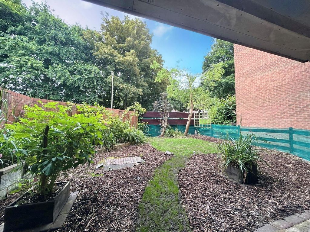 Property photo 2 of 6 Garden