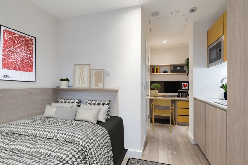 Property photo 1 of 21 Bedroom