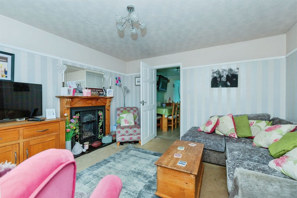 Property photo 3 of 16