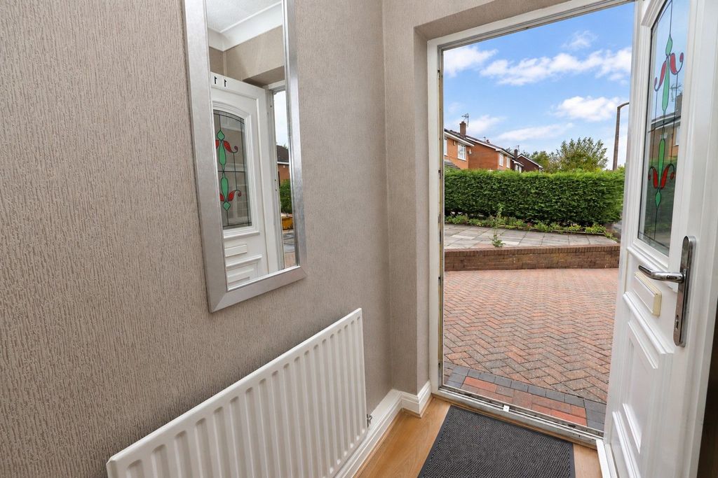Property photo 2 of 32