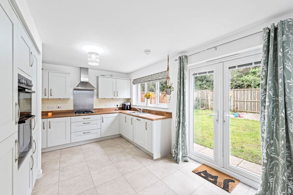 Property photo 3 of 33