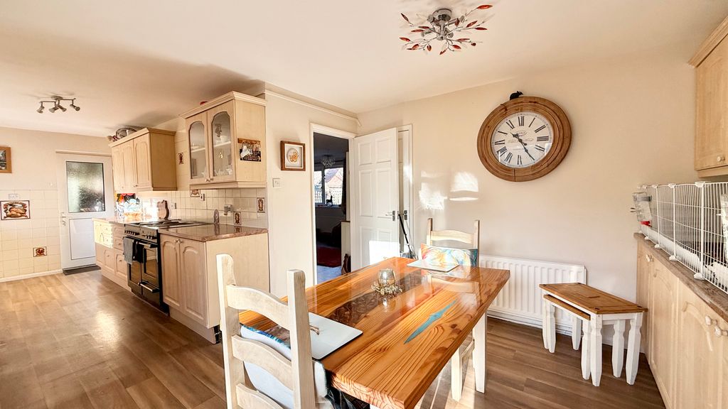 Property photo 2 of 16 Kitchen/Dining Room