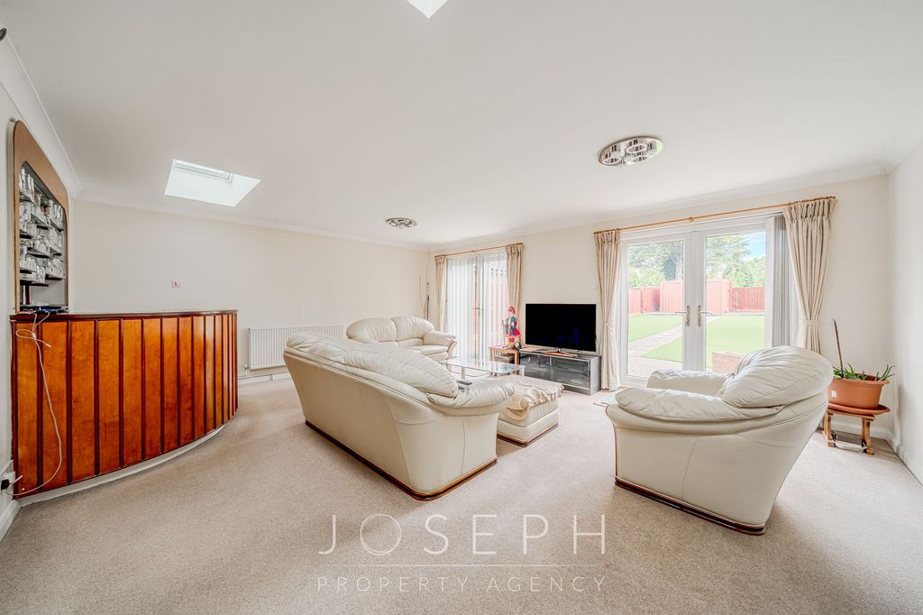 Property photo 2 of 24