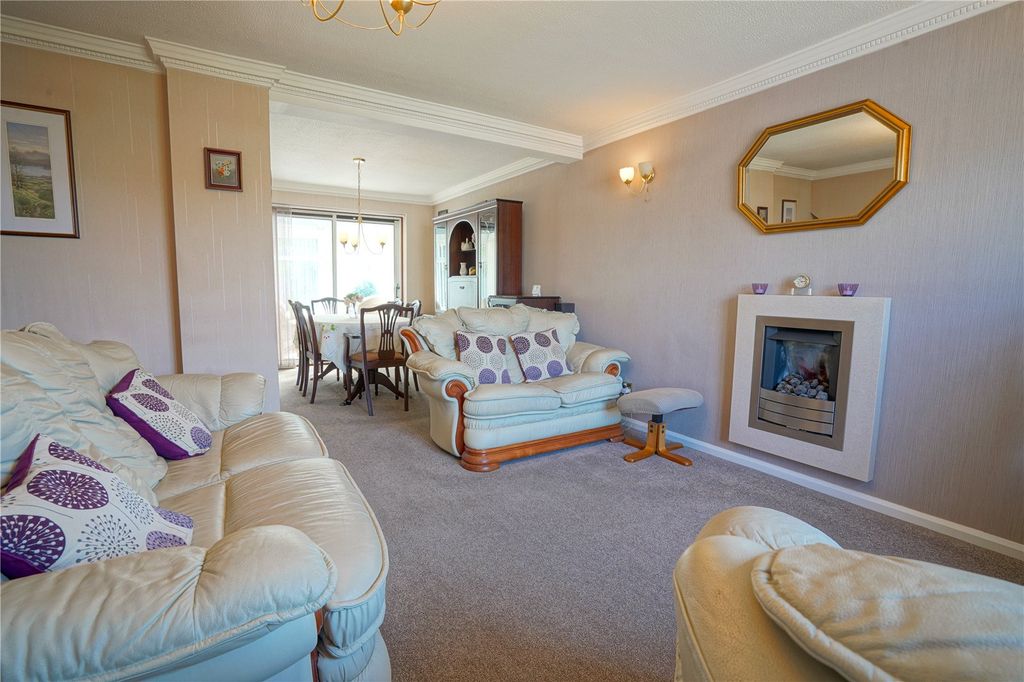 Property photo 2 of 18 Picture No. 15
