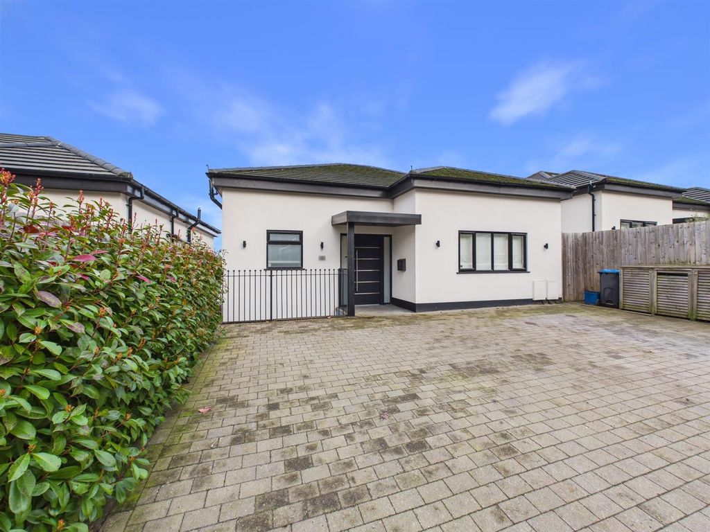 Property photo 1 of 40 Cam02885G0-Pr0564-Still040.Jpg