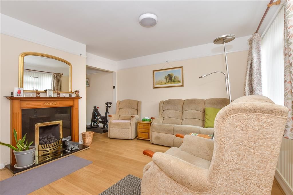 Property photo 3 of 16 Lounge