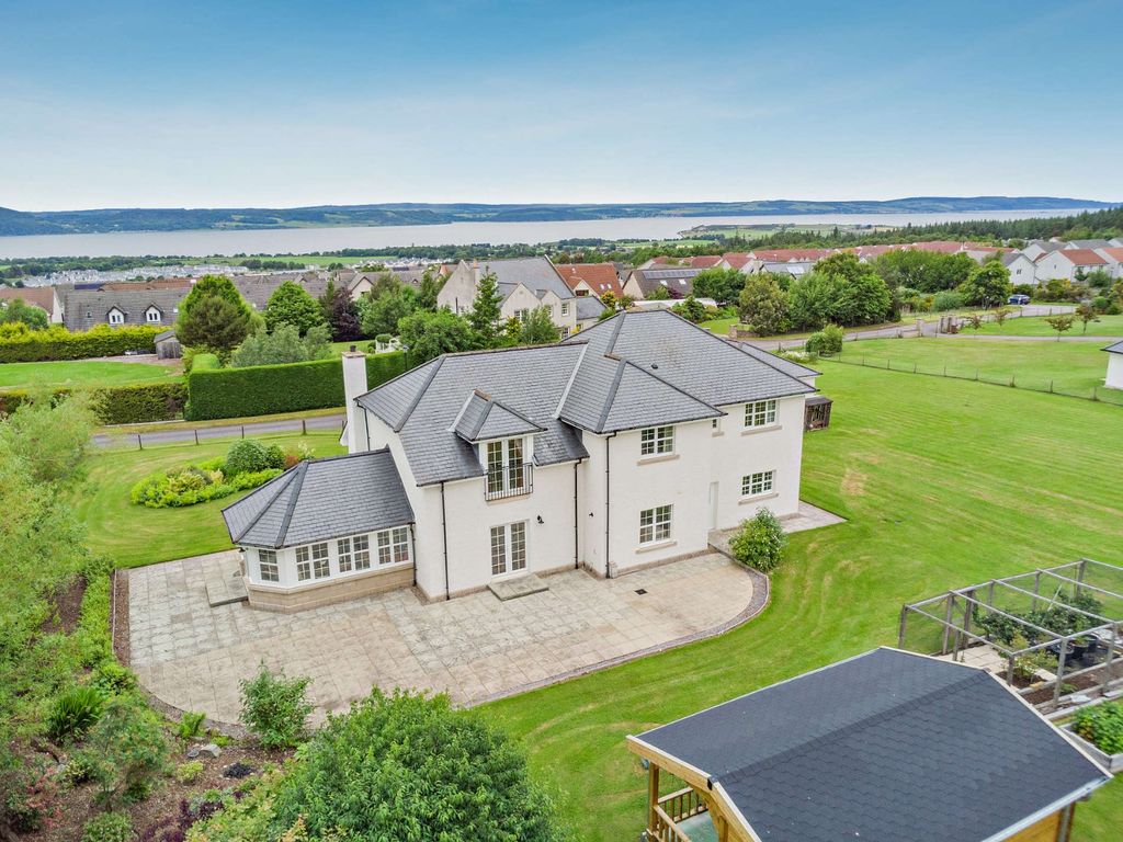 Property photo 3 of 34 3 Heights Woodside