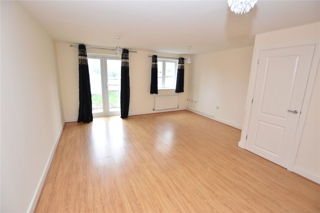 Property photo 2 of 11 Picture No. 28