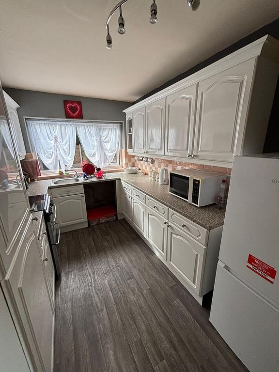 Property photo 3 of 16 Kitchen