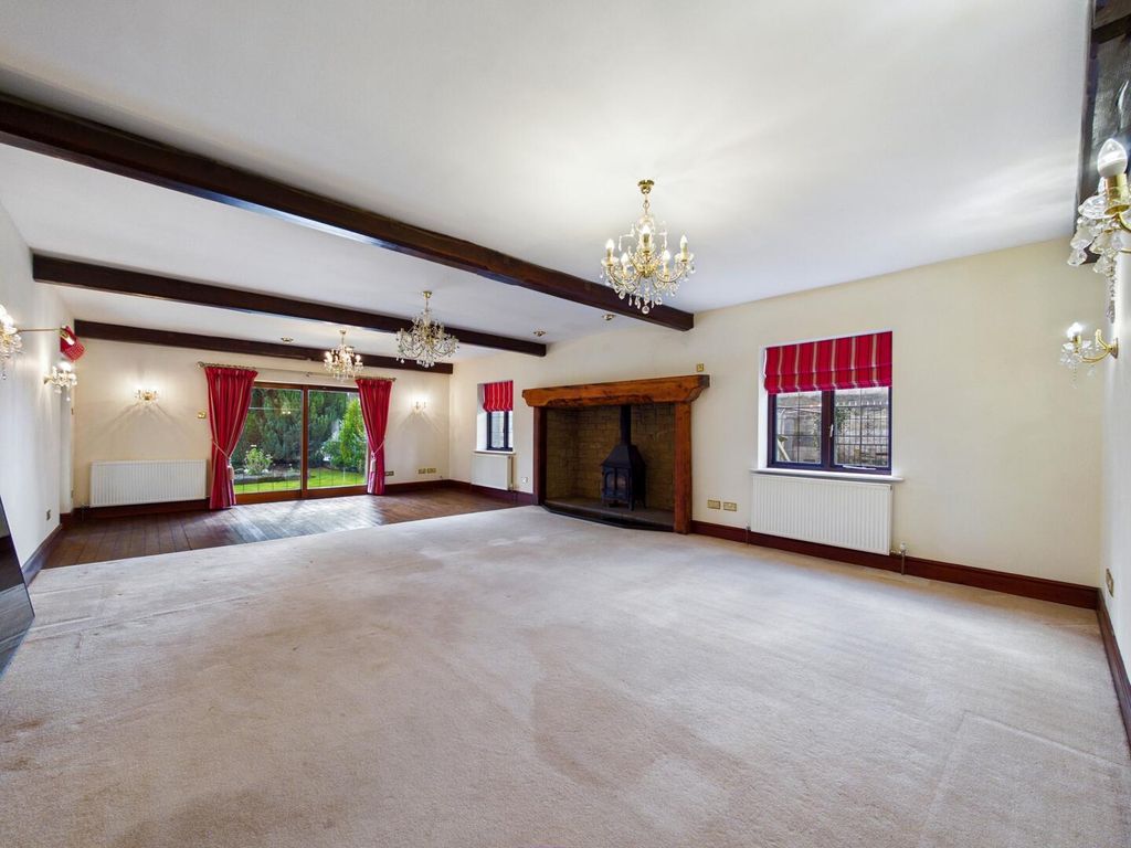 Property photo 2 of 25 Living Room