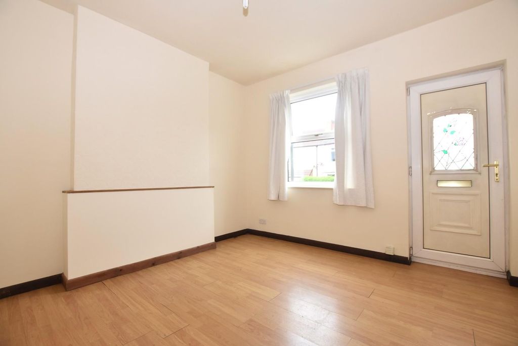 Property photo 3 of 17 Living Room.Jpg