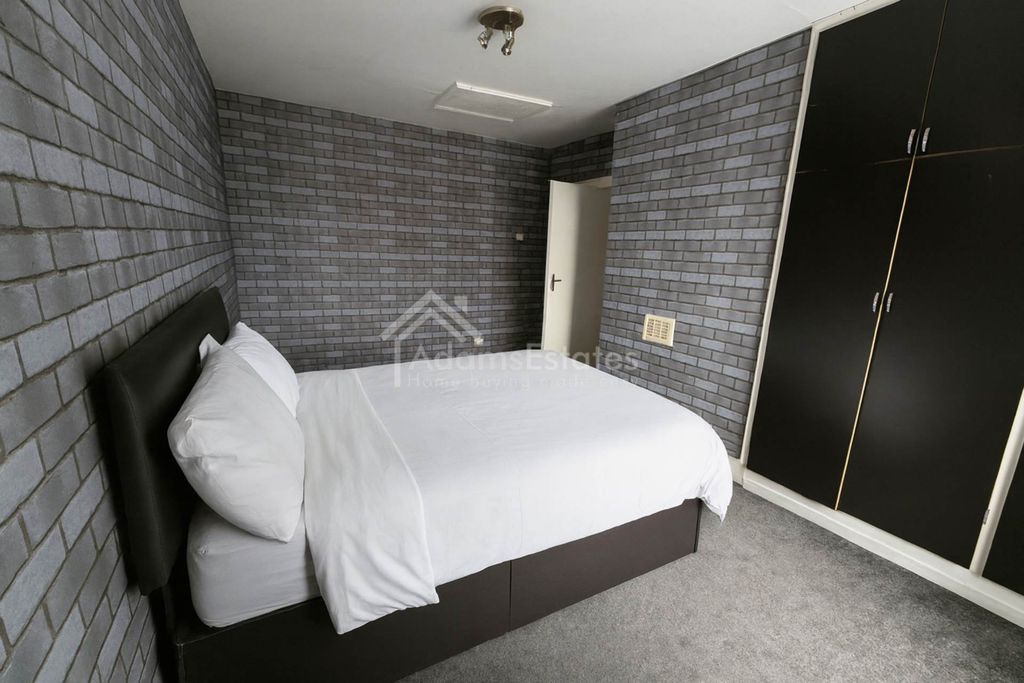 Property photo 1 of 4