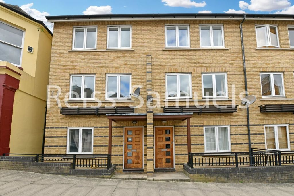 Property photo 2 of 38