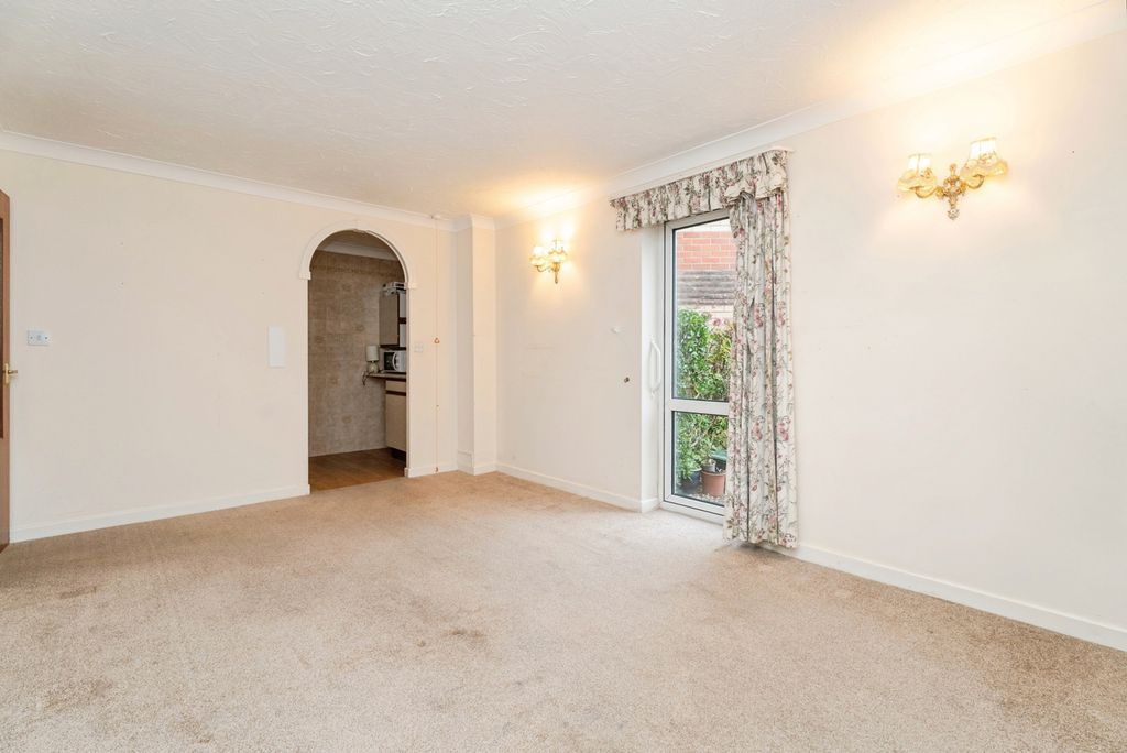 Property photo 2 of 17 Photo