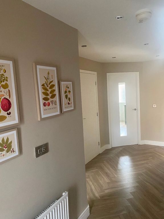 Property photo 2 of 20 Entrance Hall