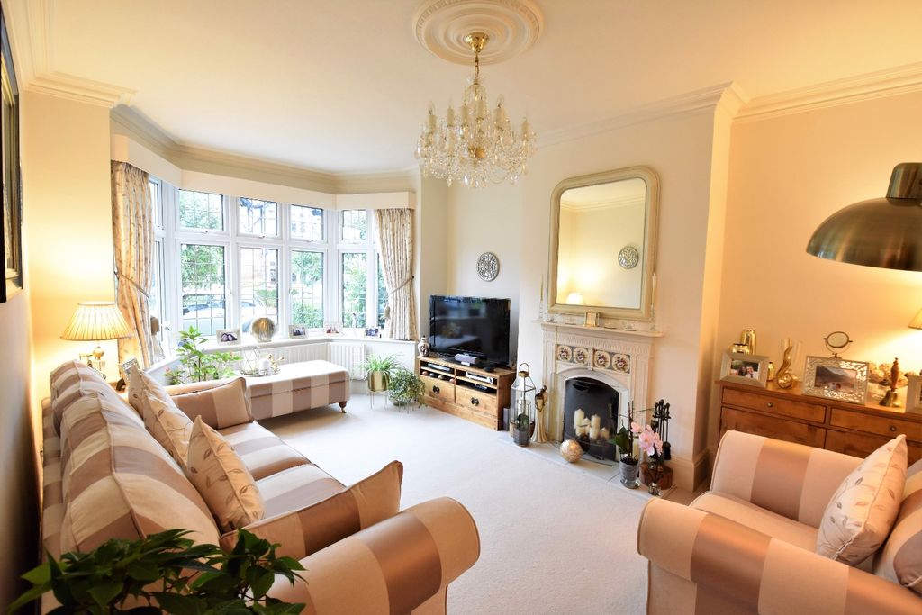 Property photo 3 of 18 3489424