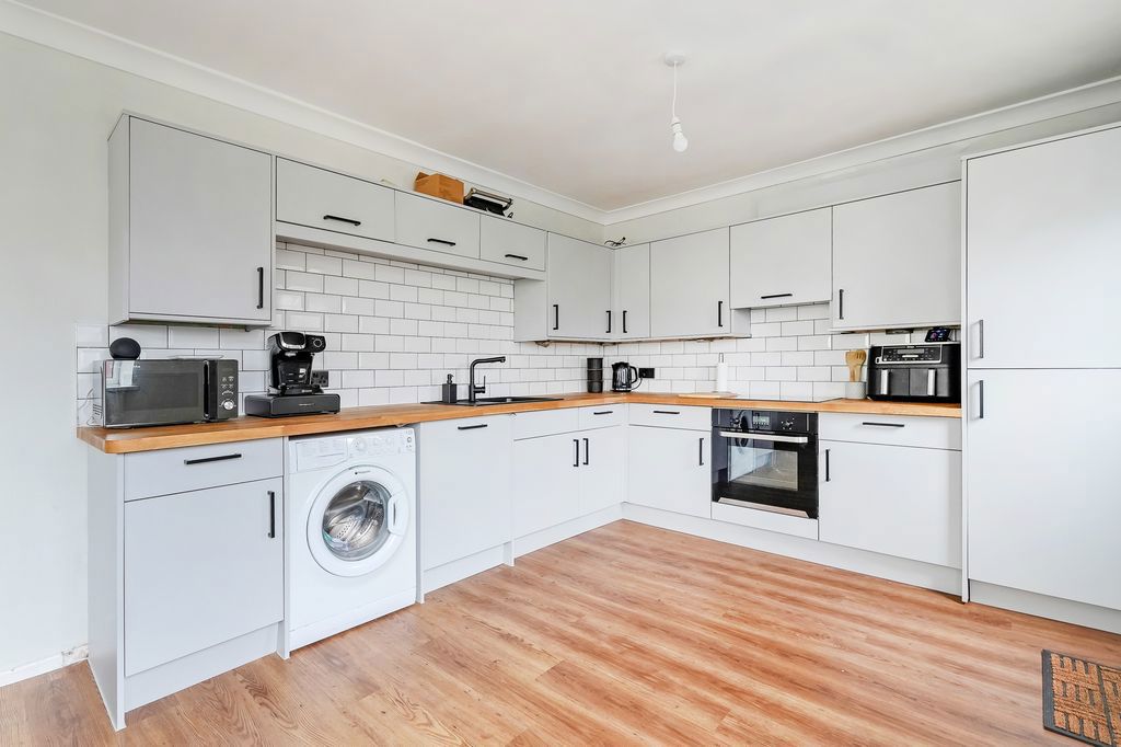 Property photo 3 of 25