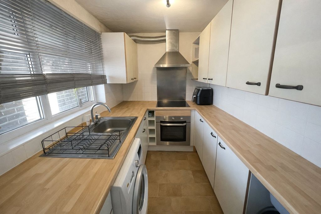 Property photo 3 of 5 Kitchen