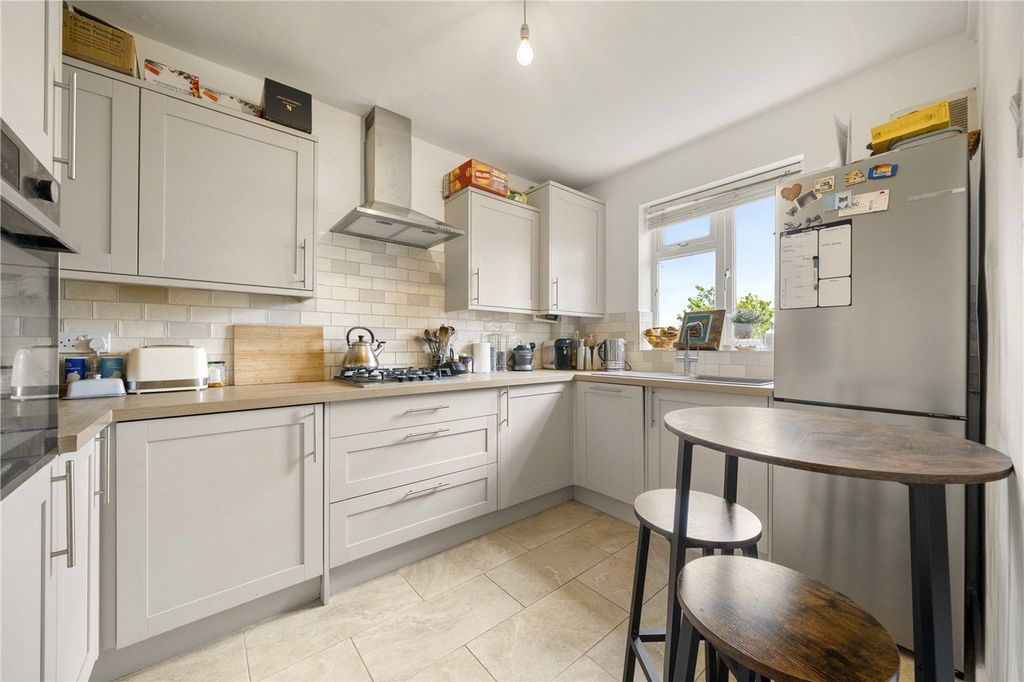 Property photo 3 of 11 Kitchen