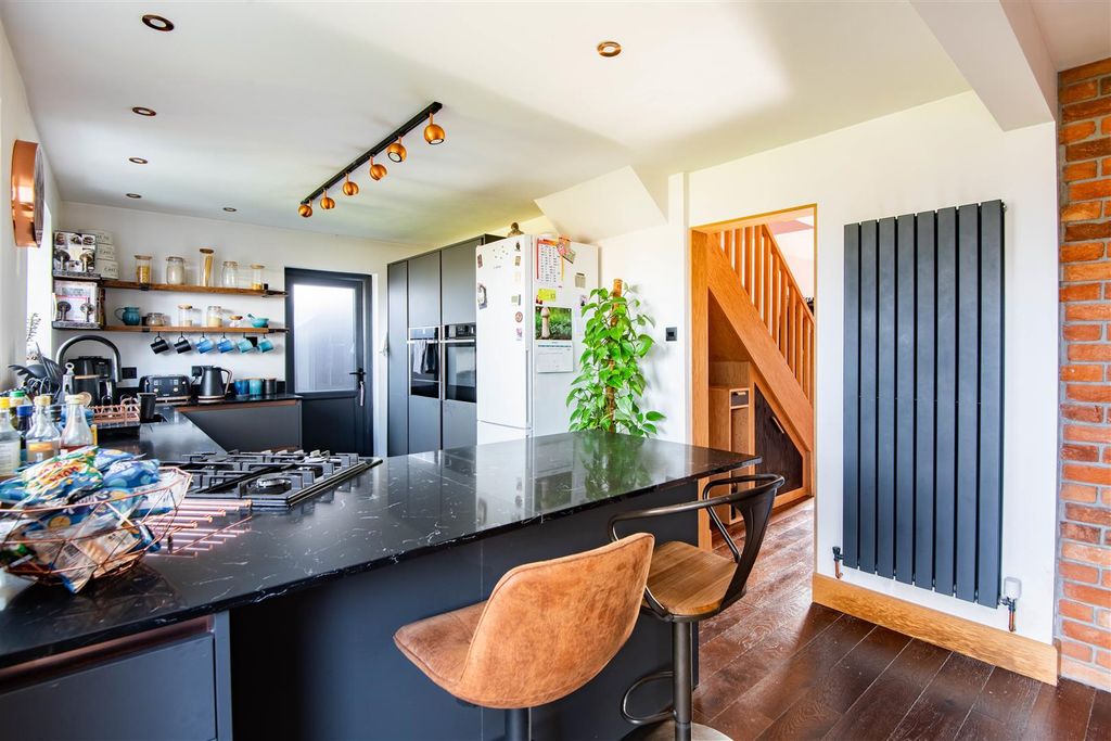 Property photo 3 of 17 Kitchen / Dining