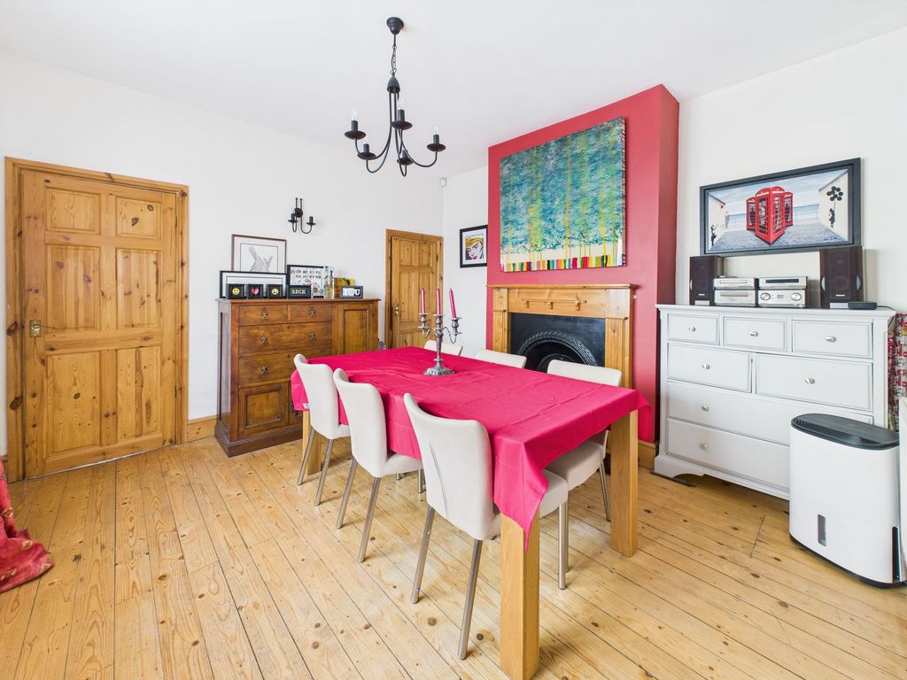 Property photo 3 of 9 Dining Room