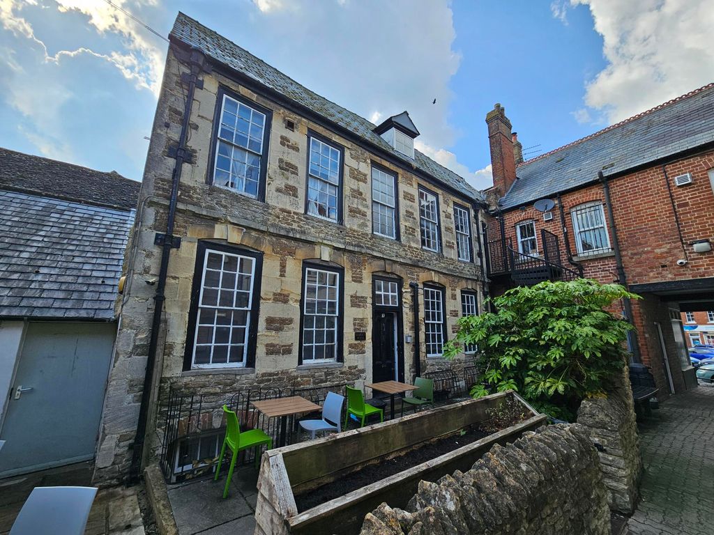 Property photo 1 of 27