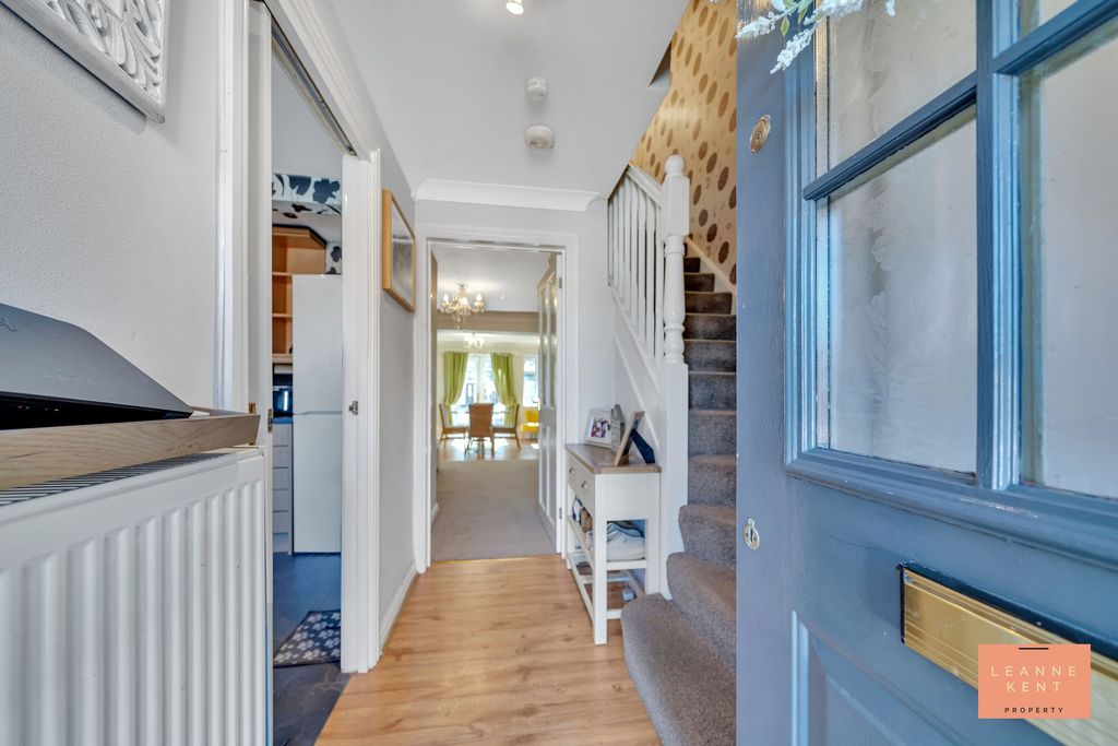 Property photo 2 of 27