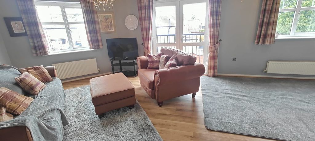 Property photo 2 of 11