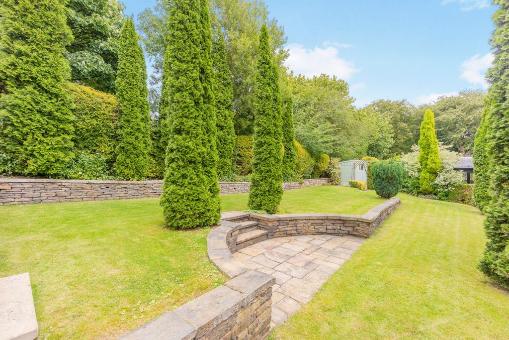 Property photo 2 of 31