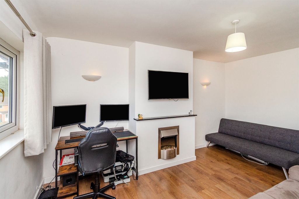 Property photo 3 of 12