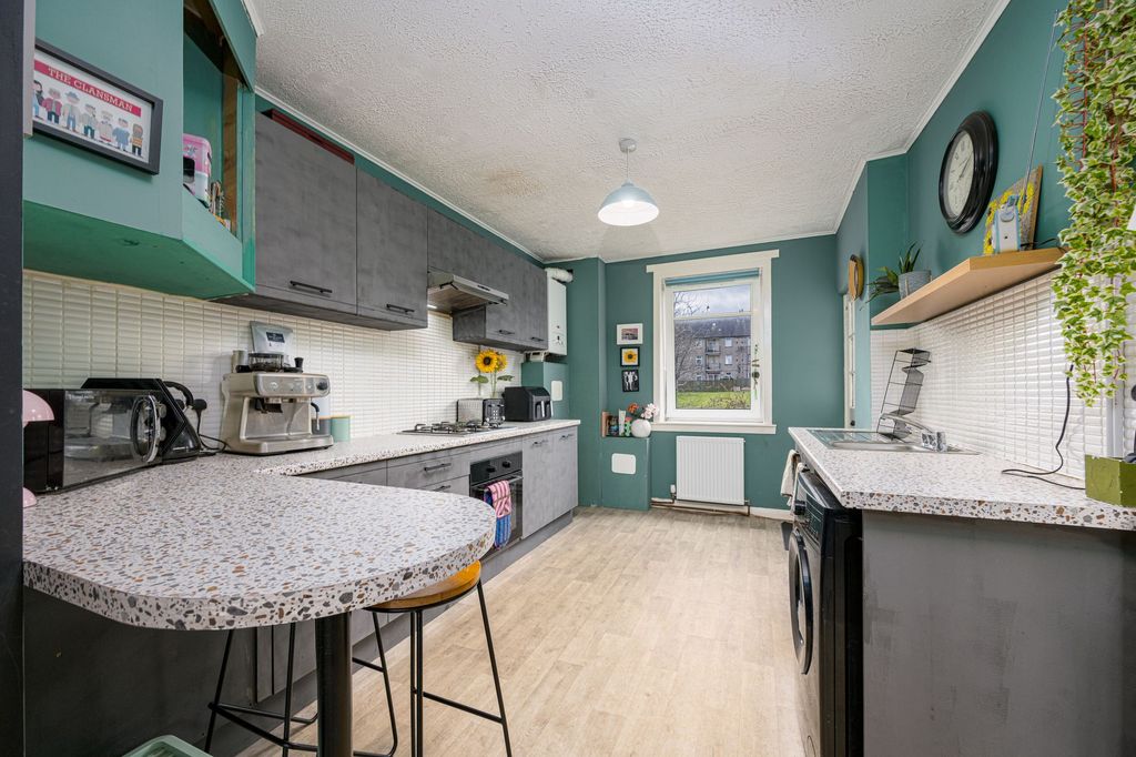 Property photo 3 of 17 Kitchen