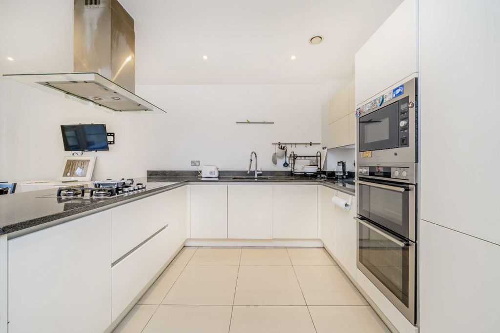 Property photo 3 of 9