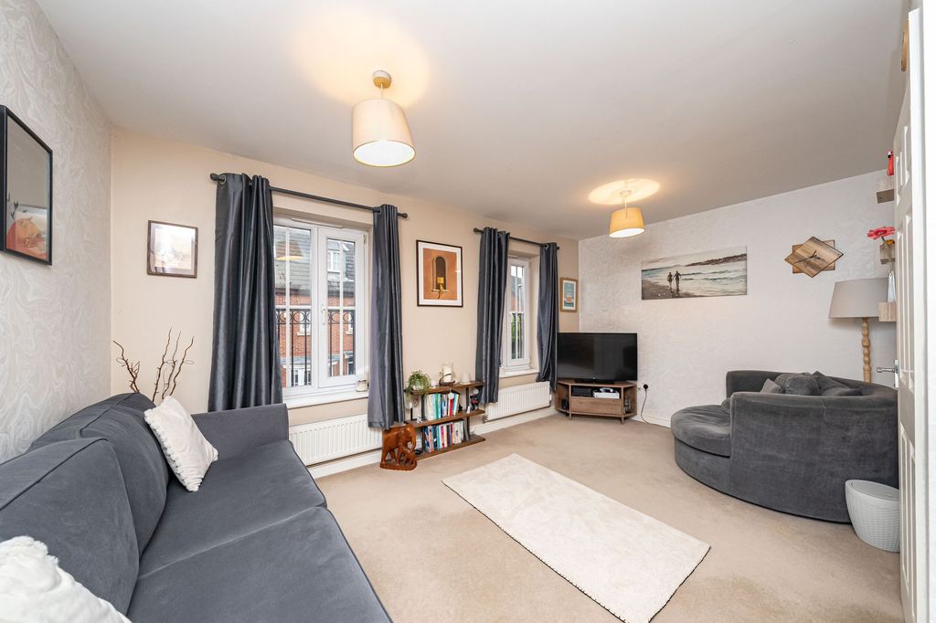 Property photo 2 of 33